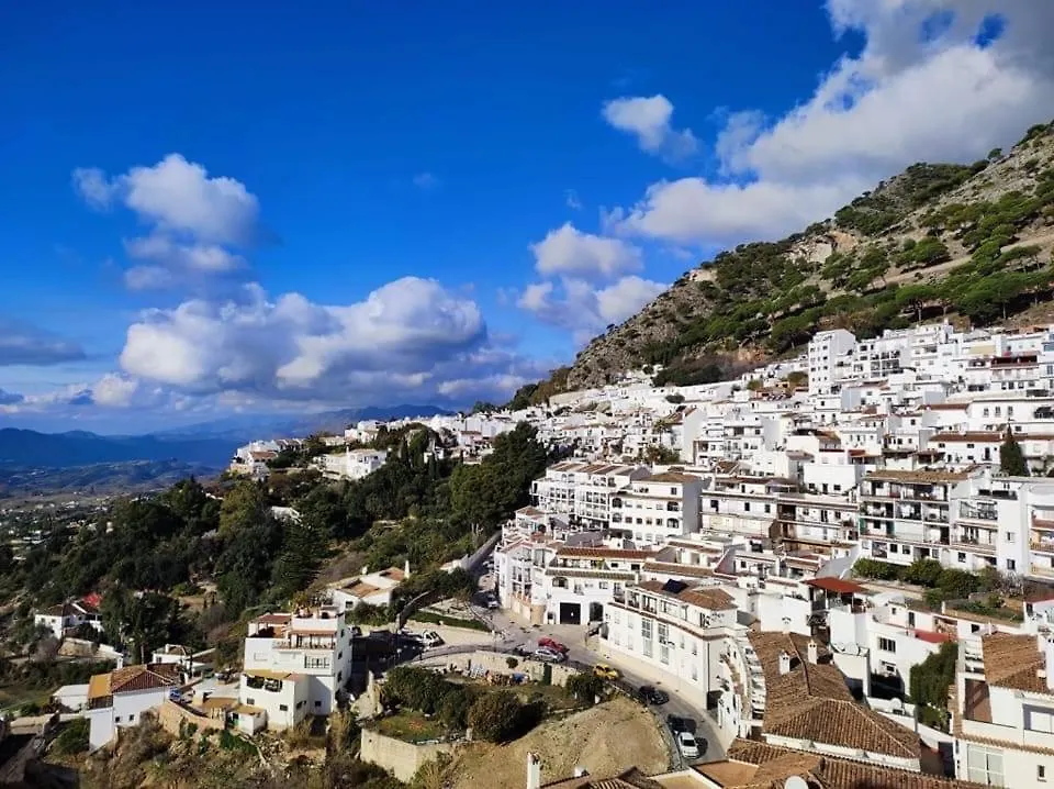 El Paraiso, Apartamento En Mijas Pueblo Con Bonitas Vistas A La Costa Y Con Piscina